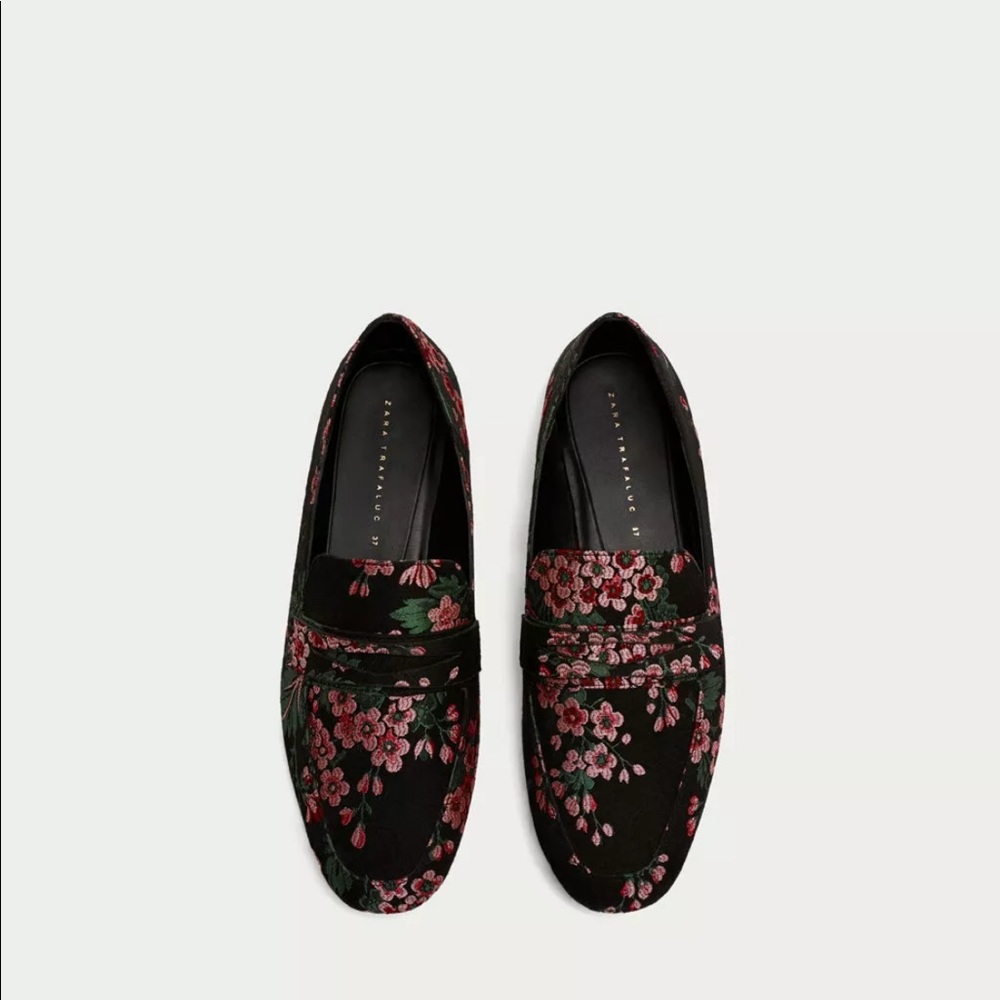 ZARA Trafaluc Brocade shoes Size 38